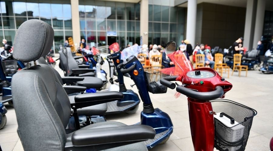 B�Y�K�EH�R G�N�LLERE DOKUNMAYA DEVAM ED�YOR 