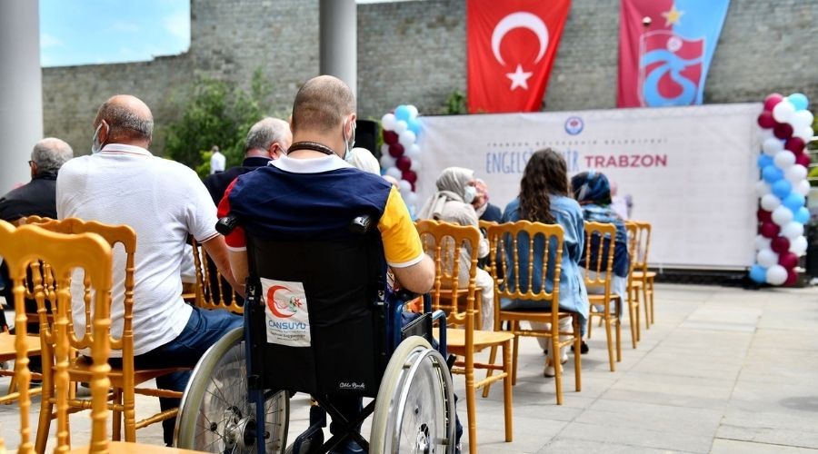 B�Y�K�EH�R G�N�LLERE DOKUNMAYA DEVAM ED�YOR 