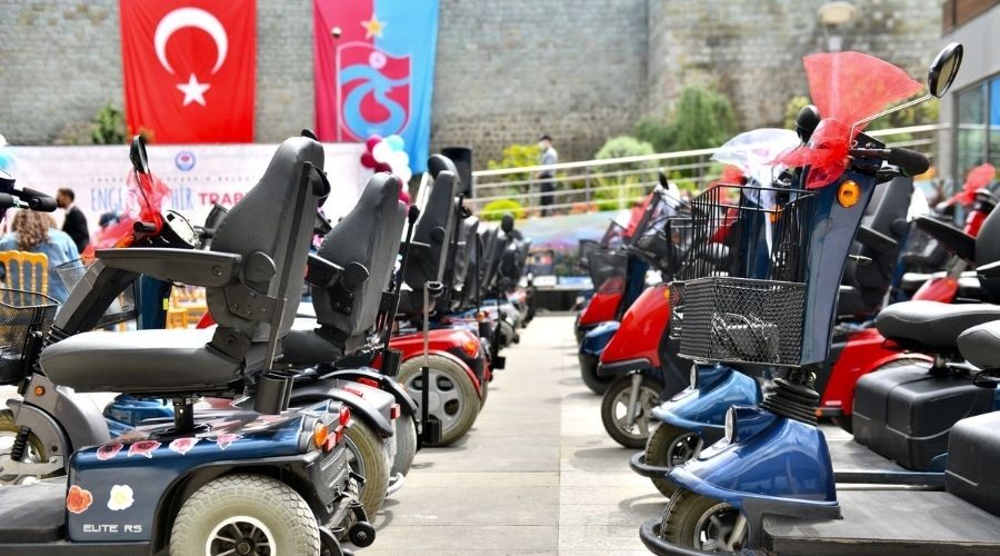 B�Y�K�EH�R G�N�LLERE DOKUNMAYA DEVAM ED�YOR 