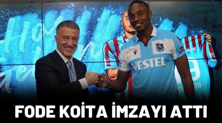 Ahmet A�ao�lu�nun kat�l�m�yla Fode Koita�ya imza t�reni d�zenlendi