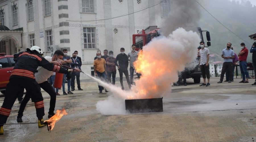 GÖNÜLLÜ İTFAİYECİLİK EĞİTİMLERİ SÜRÜYOR