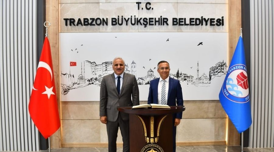 R�ze Valisi �eber ve Belediye Ba�kan� Metin B�y�k�ehir�i ziyaret etti