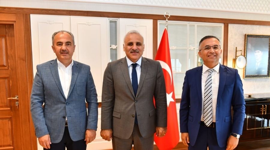 R�ze Valisi �eber ve Belediye Ba�kan� Metin B�y�k�ehir�i ziyaret etti