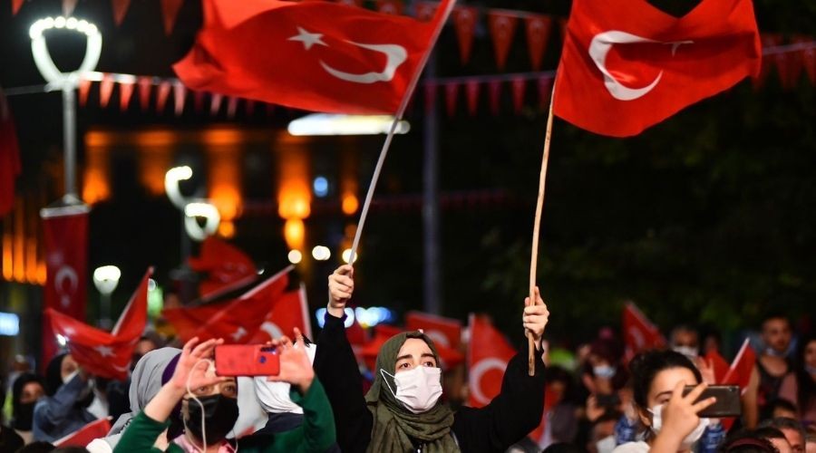 15 TEMMUZ �EH�TLER� ���N ANMA GECES� D�ZENLEND�