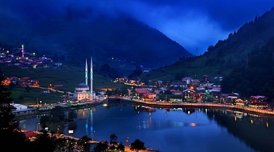 Uzung�l k�y�s�ndaki ka�ak yap�lar�n y�k�m�na 15 Eyl�l'de ba�lanacak