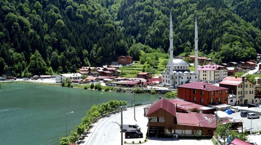 Uzungöl kıyısındaki kaçak yapıların yıkımına 15 Eylül'de başlanacak