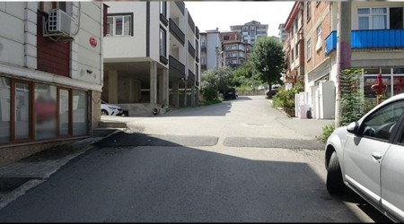 �evre sakinlerini b�kt�rd�! Trabzon'daki bu sokakta d�zenli olarak trafik kazalar� oluyor