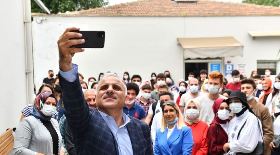 BA�KAN ZORLUO�LU YKS�YE G�RECEK ��RENC�LERE BA�ARILAR D�LED� 