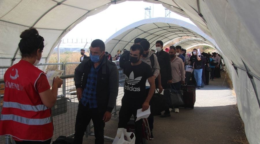 Suriyeliler bayram i�in ak�n ak�n �lkelerine gidiyor