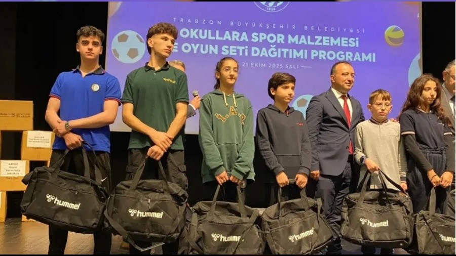 Trabzon B�y�k�ehir Belediyesi�nden okullara spor malzemesi deste�i