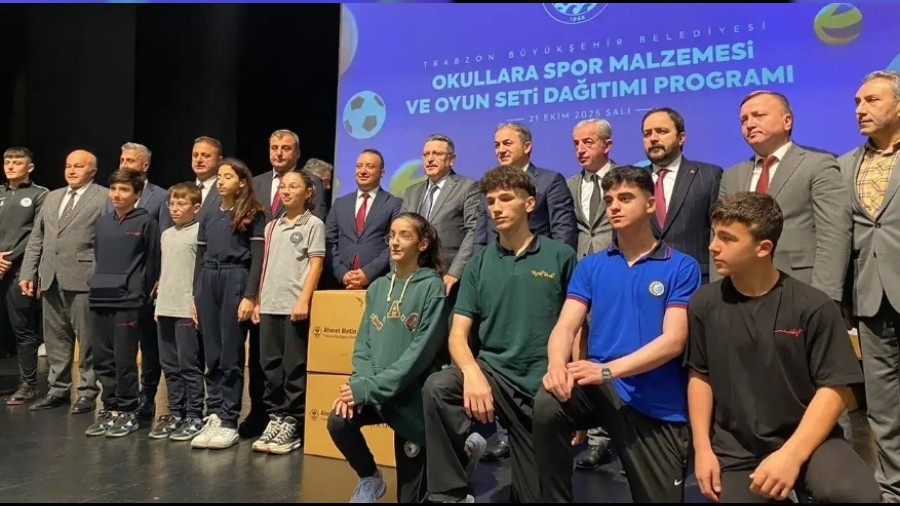 Trabzon B�y�k�ehir Belediyesi�nden okullara spor malzemesi deste�i