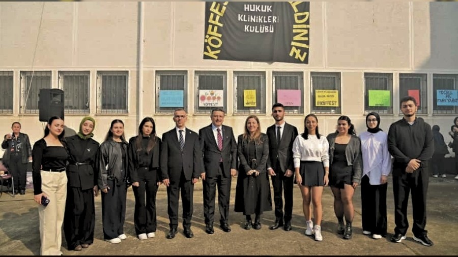 Ba�kan Gen�, Gelece�in Hukuk�ular�yla Bulu�tu