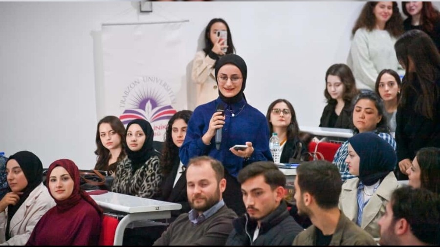 Ba�kan Gen�, Gelece�in Hukuk�ular�yla Bulu�tu