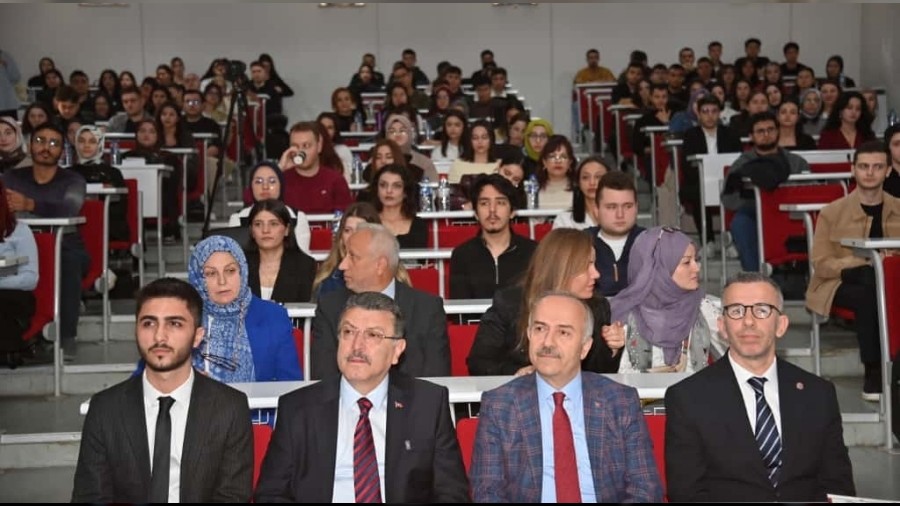 Ba�kan Gen�, Gelece�in Hukuk�ular�yla Bulu�tu