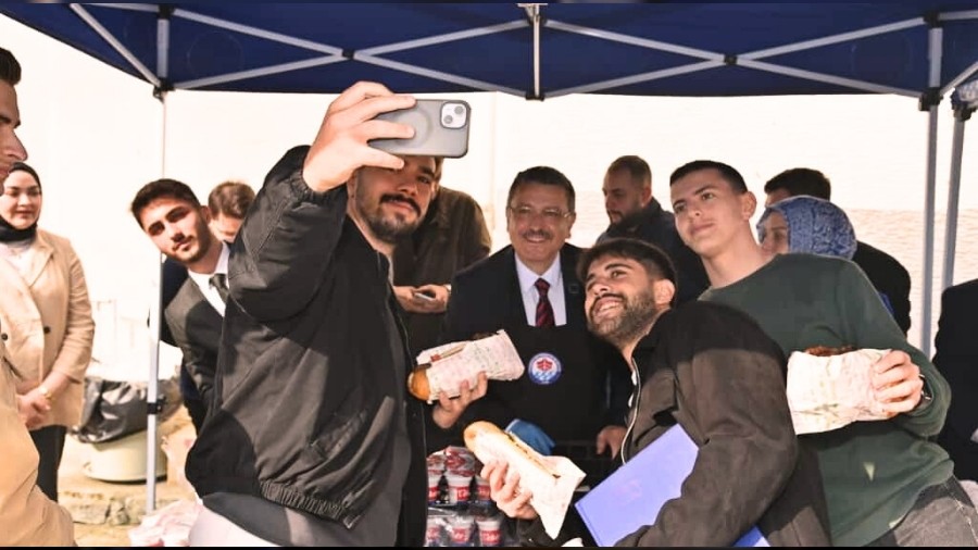 Ba�kan Gen�, Gelece�in Hukuk�ular�yla Bulu�tu