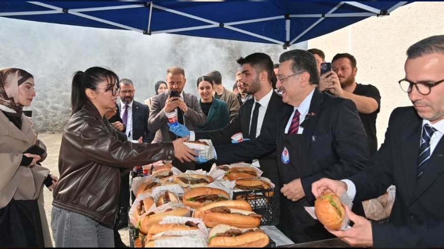 Ba�kan Gen�, Gelece�in Hukuk�ular�yla Bulu�tu