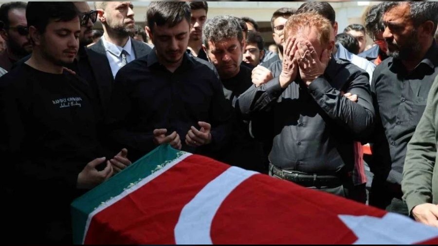 Ayla ��retmene H�z�nl� Veda! E�inin Cenazesinde Fenala�t�...