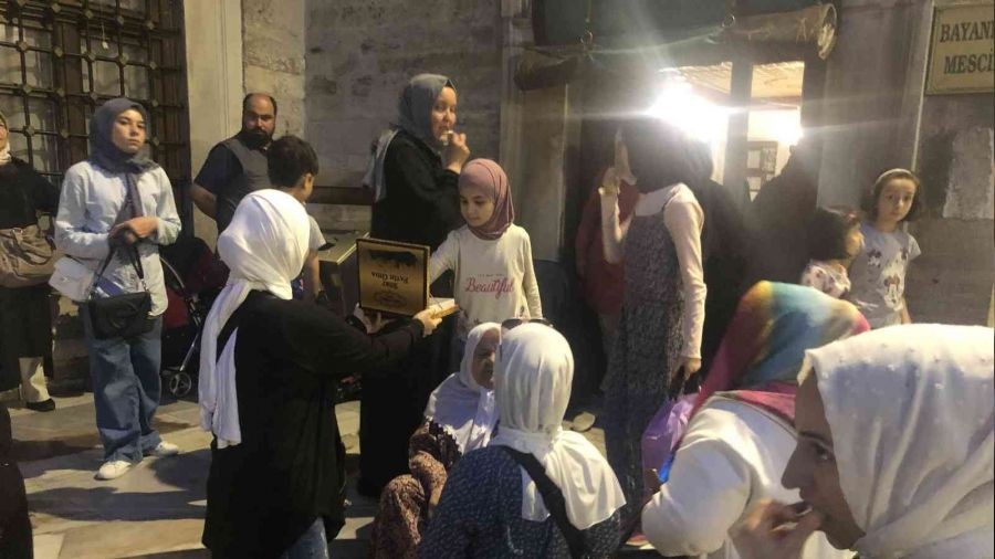 Srebrenitsal� Fata Nine evinin bah�esine yap�lan kiliseyi y�kt�rd�