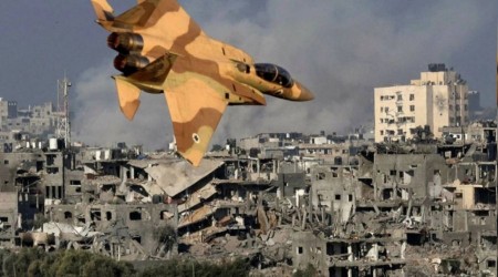 İsrail El-Fahura Okulu'nu bombaladı