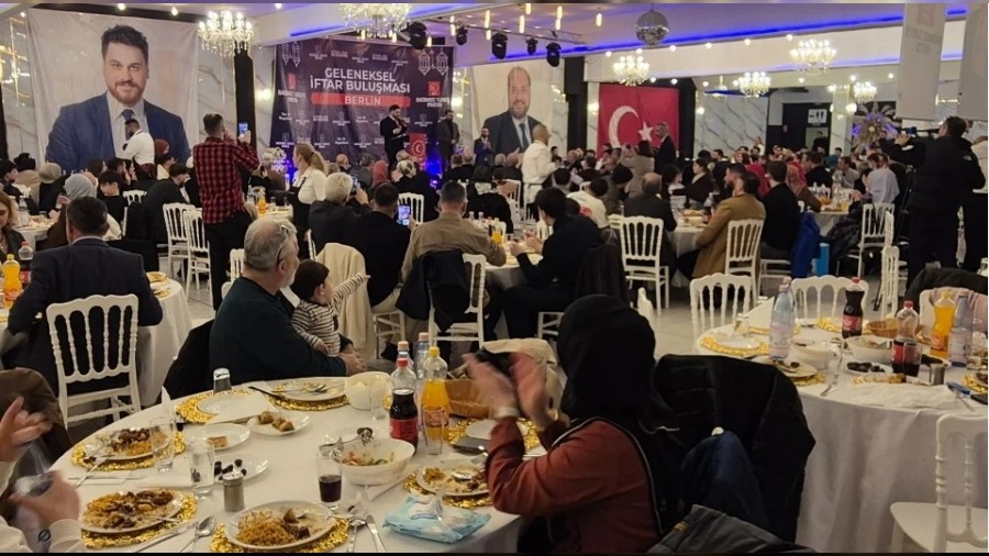 BTP lideri Ba� Berlin'de sert konu�tu "D�nyay� katil ruhlu magandalar y�netiyor"