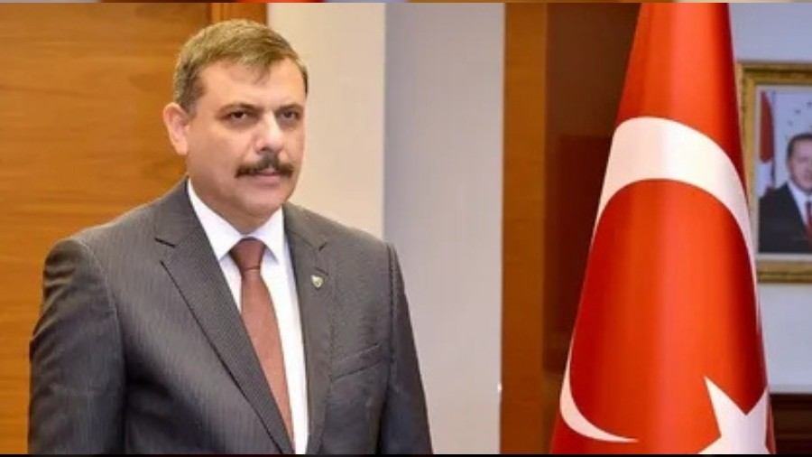 2 Bakan G�revden Al�nd�! Ak�n G�rlek Bakan Oldu