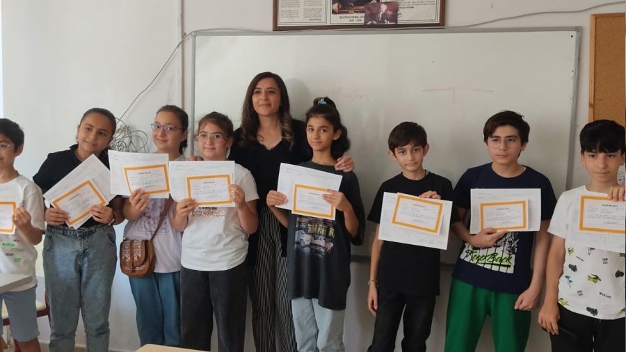 �ocuklar karne ald�, tatil ba�lad�