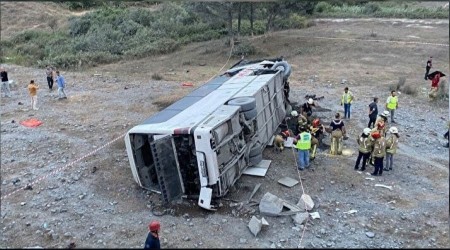 Kemerburgaz'da havaliman� servisi kaza yapt�: 29 yaral�