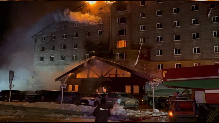 Bolu'daki yang�nda kahreden detay! Alevlerden ka�arken can verdiler