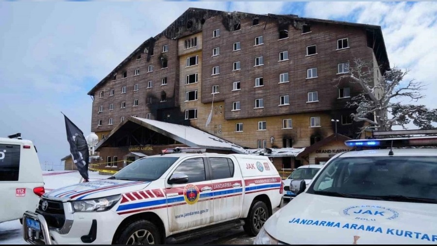 Facia otelinde sessizlik: Ekipler yava� yava� b�lgeden �ekilmeye ba�lad�