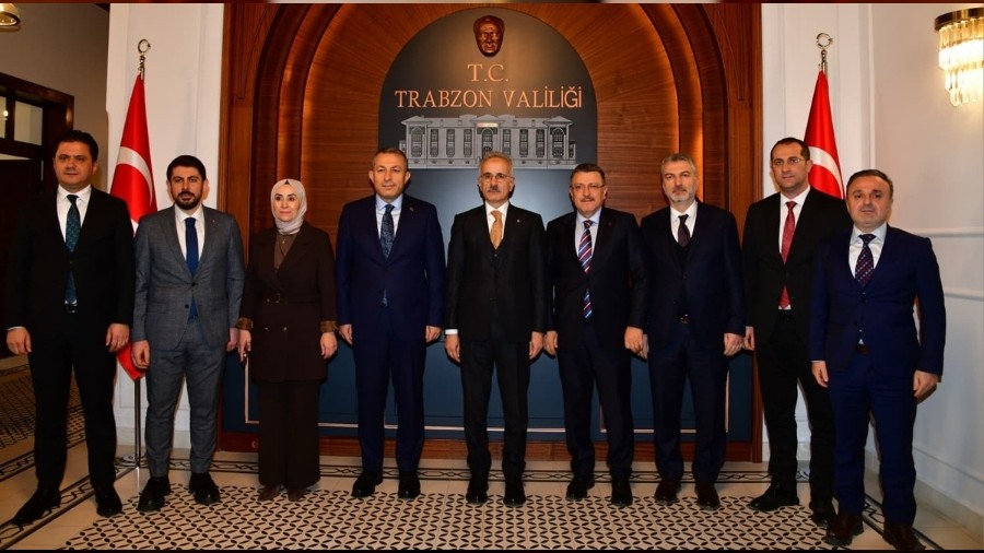 Ula�t�rma ve Altyap� Bakan� Uralo�lu�ndan Trabzon Valili�i�ne Ziyaret