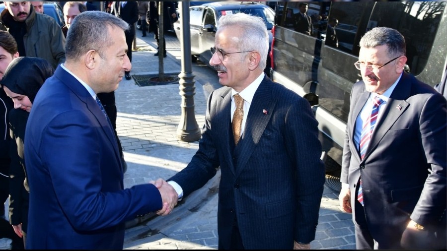Ula�t�rma ve Altyap� Bakan� Uralo�lu�ndan Trabzon Valili�i�ne Ziyaret