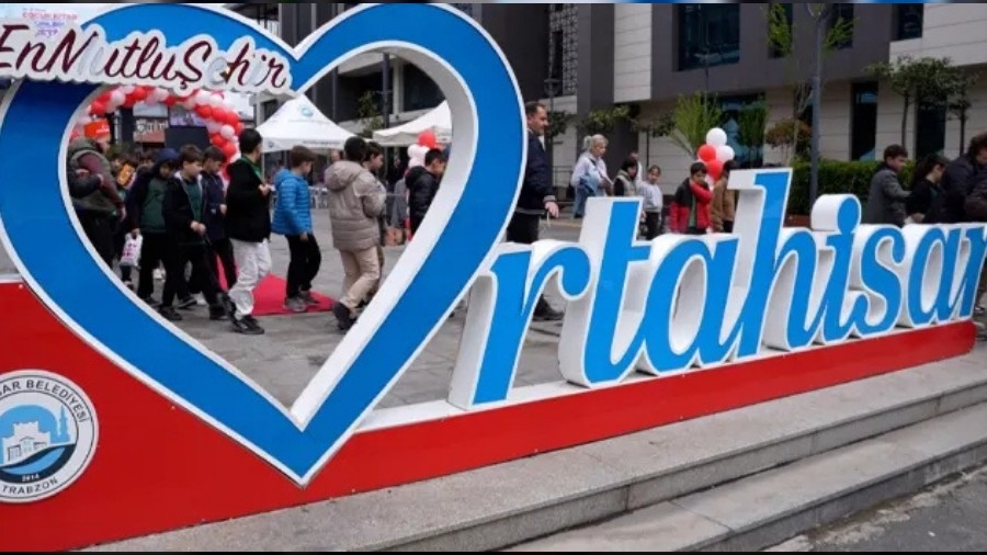 Trabzon�da 23 Nisan co�kusu 10 g�n s�rd�! ��ocuklar�m�z g�n�llerince e�lendi�