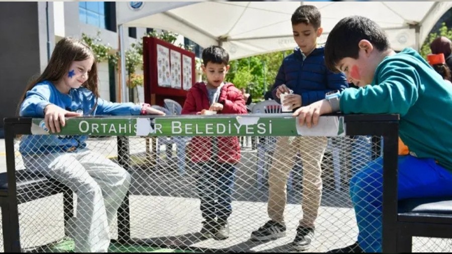 Trabzon�da 23 Nisan co�kusu 10 g�n s�rd�! ��ocuklar�m�z g�n�llerince e�lendi�