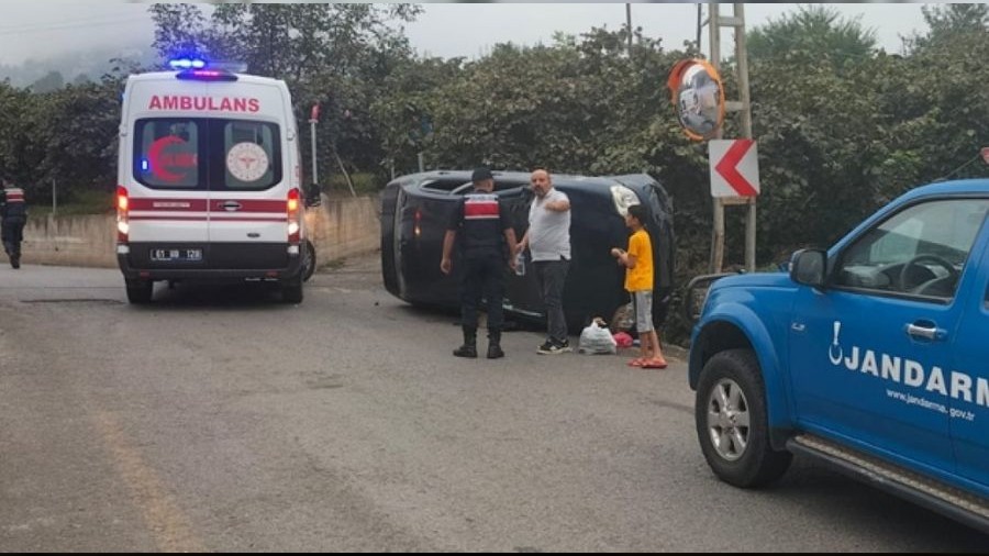 Trabzon'da yayla yolunda kaza! Duvara �arparak takla att�