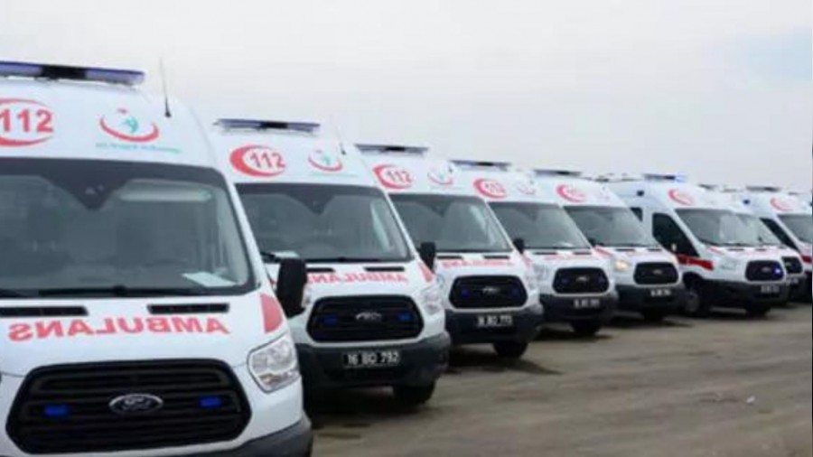 Trabzon'da kamyonet �arampole devrildi! 2 �l�, 2 yaral�