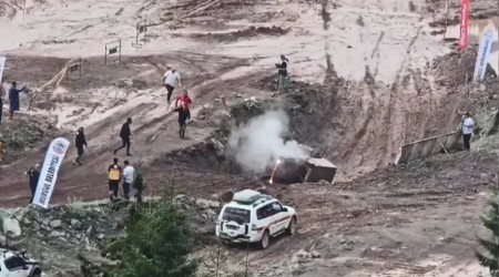 Devrilen Ara� Yar��lara Veda Etti